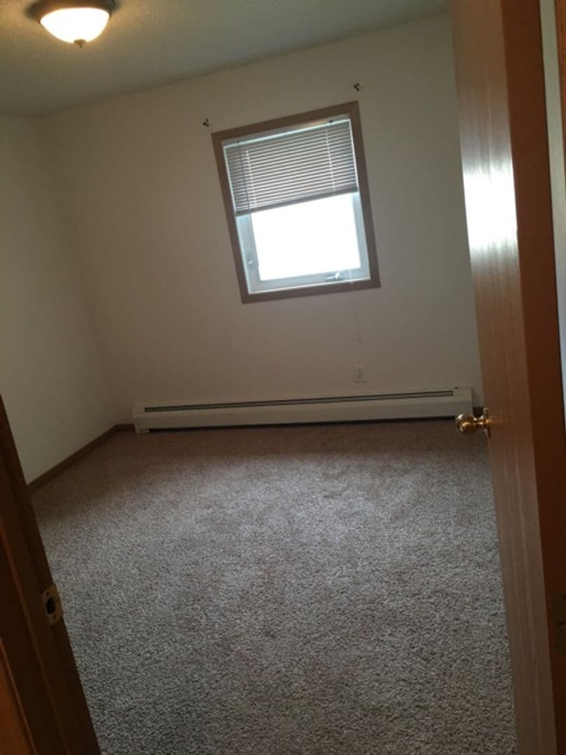 Moorhead Apartment: 1114 27th Ave S