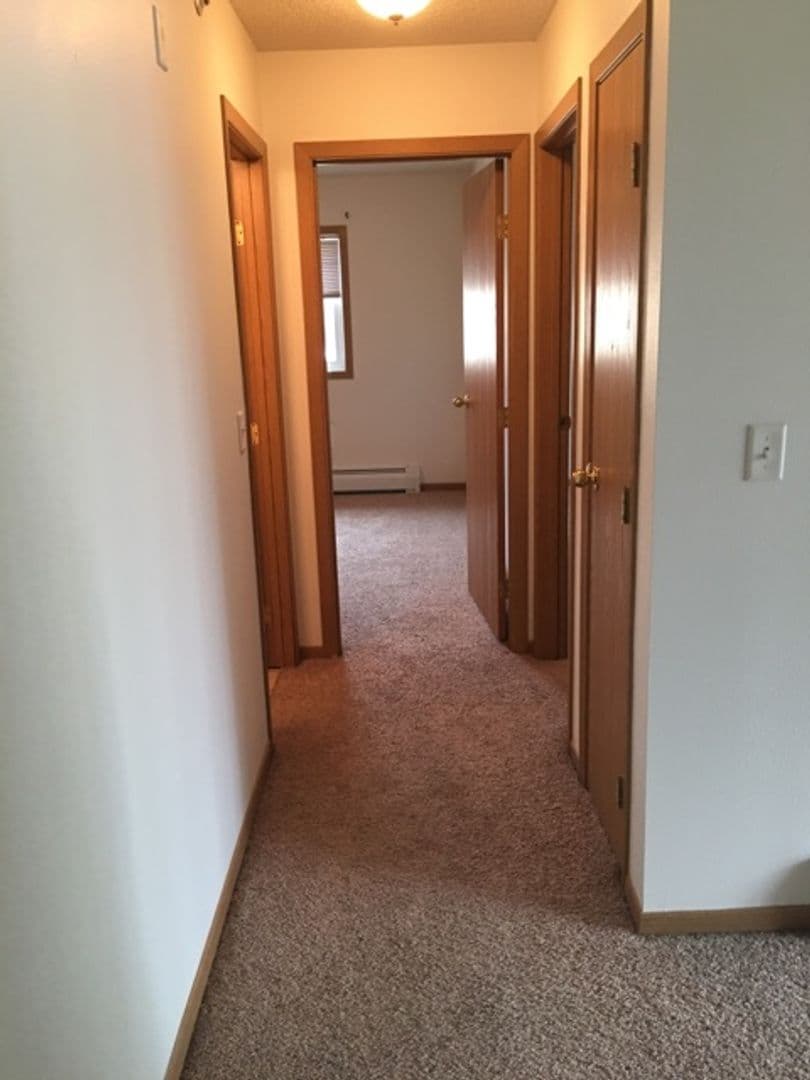 Moorhead Apartment: 1114 27th Ave S