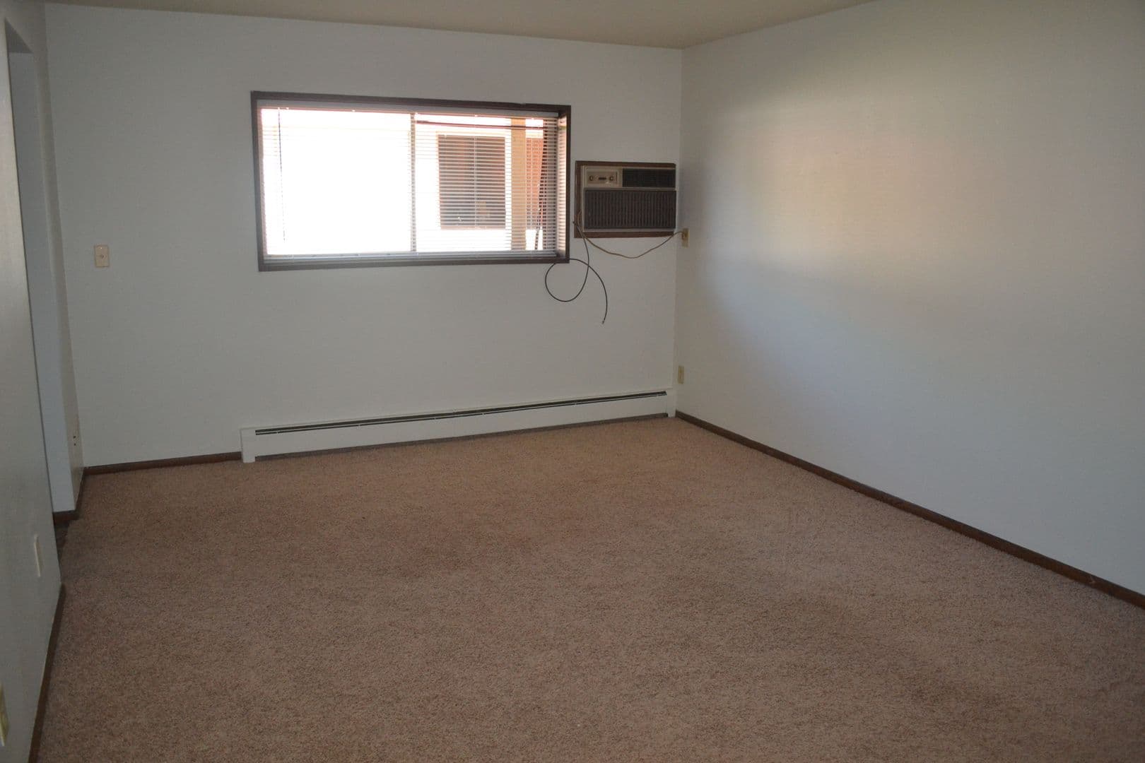 Moorhead Apartment: 1206 27th Ave S