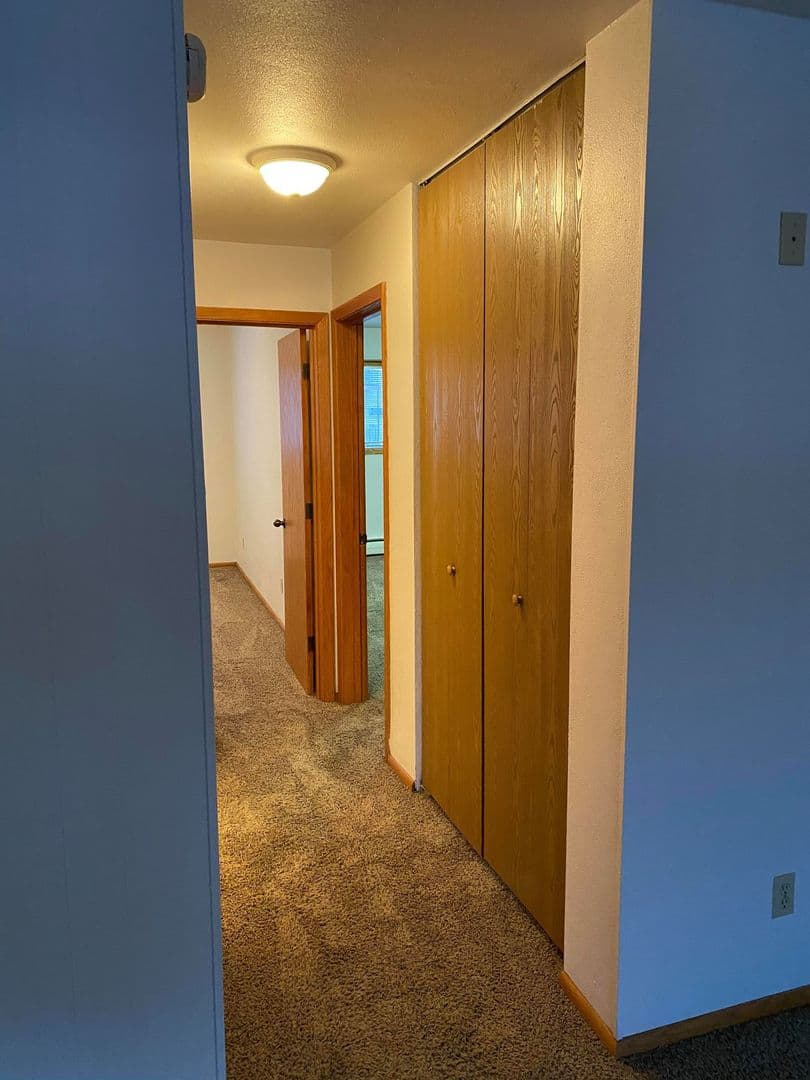 Moorhead Apartment: 924 24th Ave S
