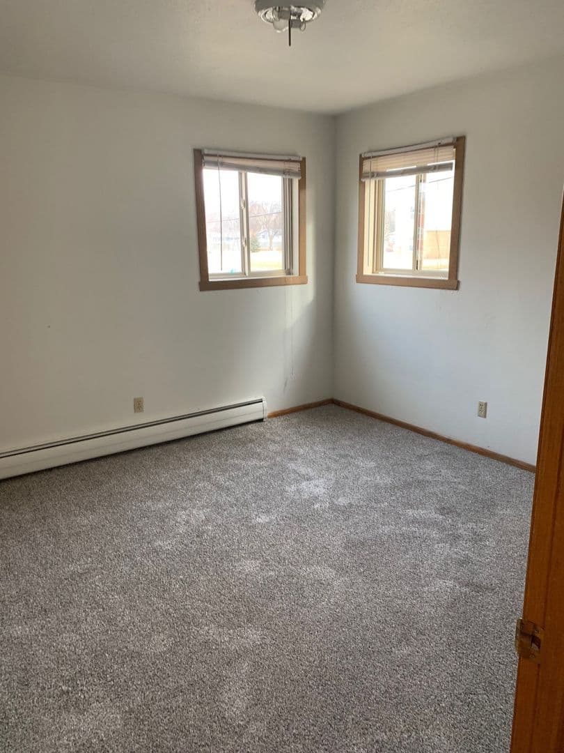 Moorhead Apartment: 924 24th Ave S