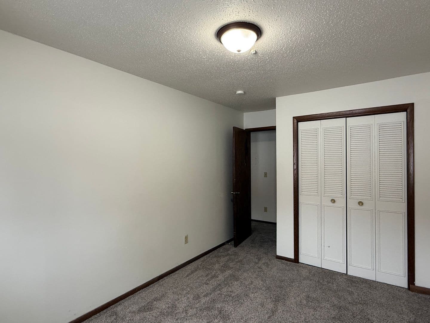 Moorhead Apartment: 1208 27th Ave S