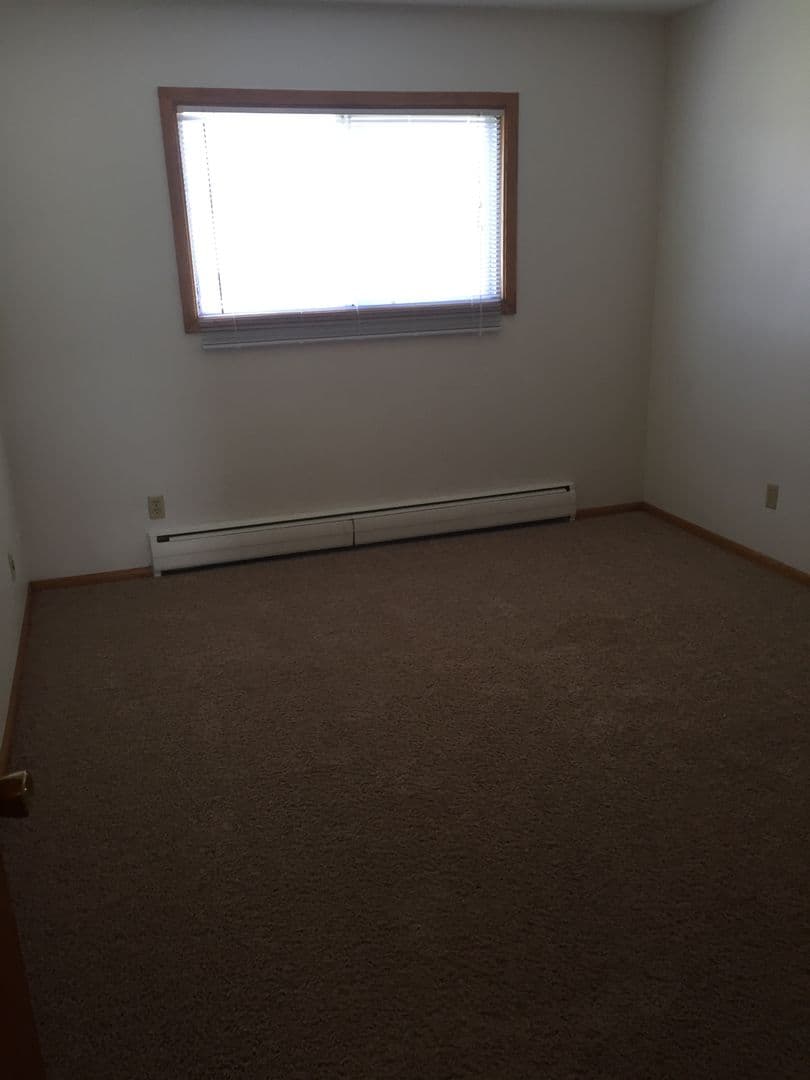 Moorhead Apartment: 924 24th Ave S