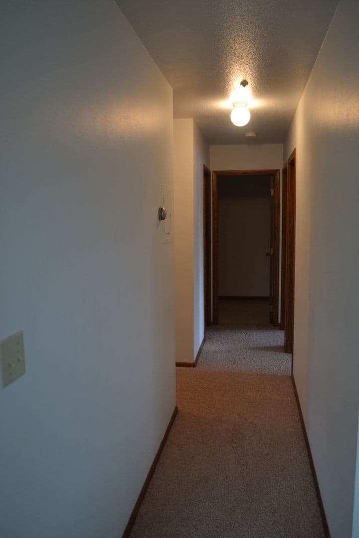 Moorhead Apartment: 517 32nd Ave S