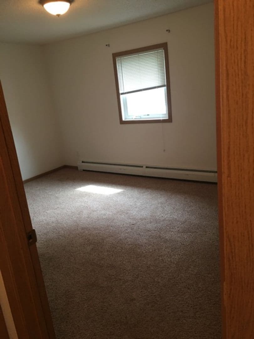 Moorhead Apartment: 1114 27th Ave S