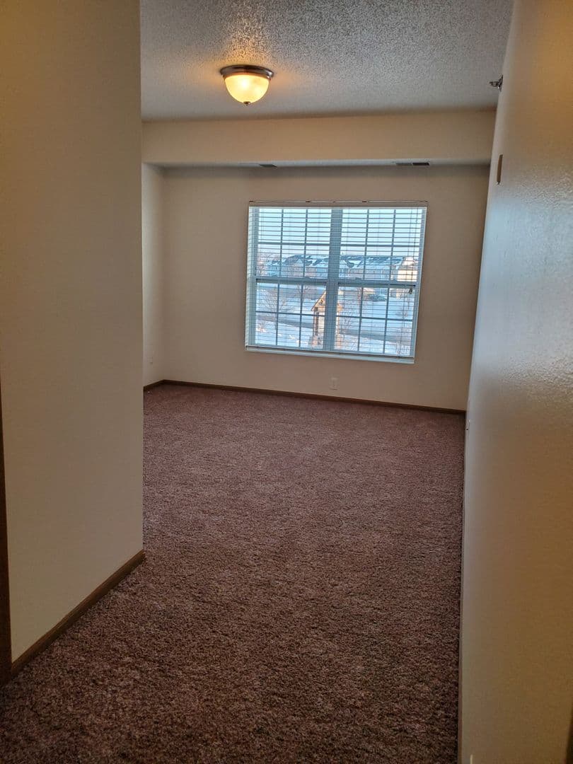 Fargo Apartment: 4955 17th Ave S
