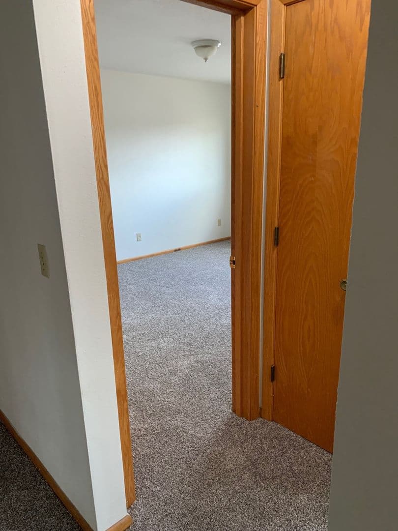 Moorhead Apartment: 924 24th Ave S