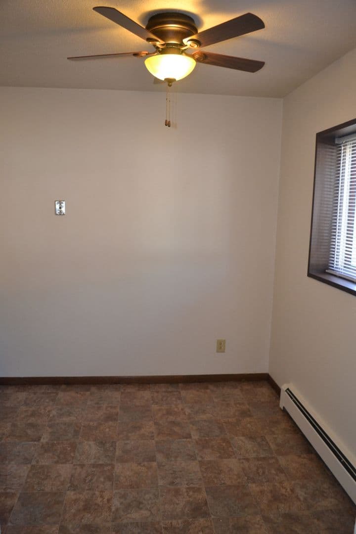 Moorhead Apartment: 1206 27th Ave S