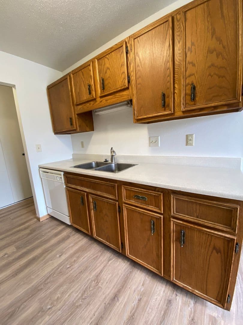 Moorhead Apartment: 1310 28th Ave S