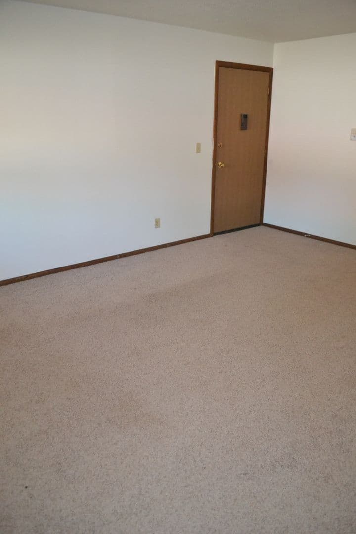 Moorhead Apartment: 1206 27th Ave S