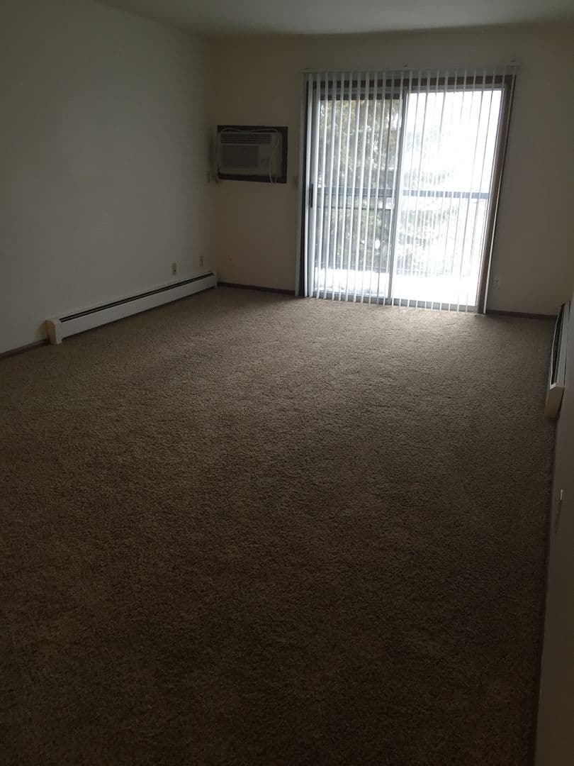 Moorhead Apartment: 1206 27th Ave S