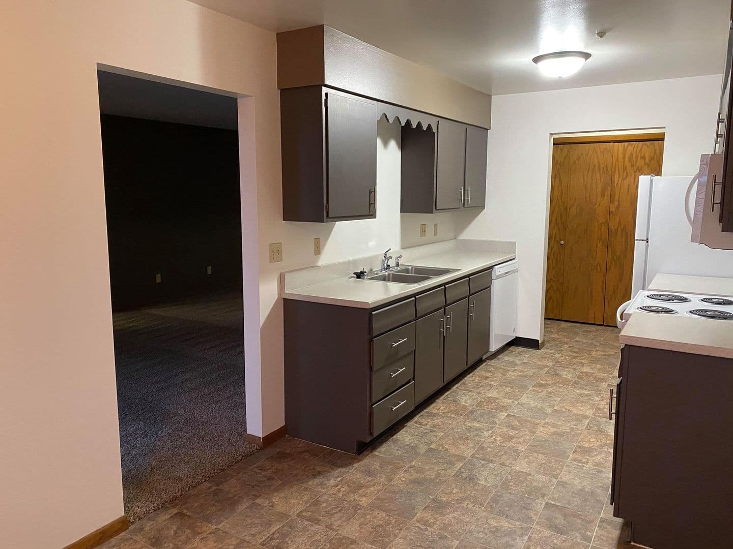 Moorhead Apartment: 2610 11th St S