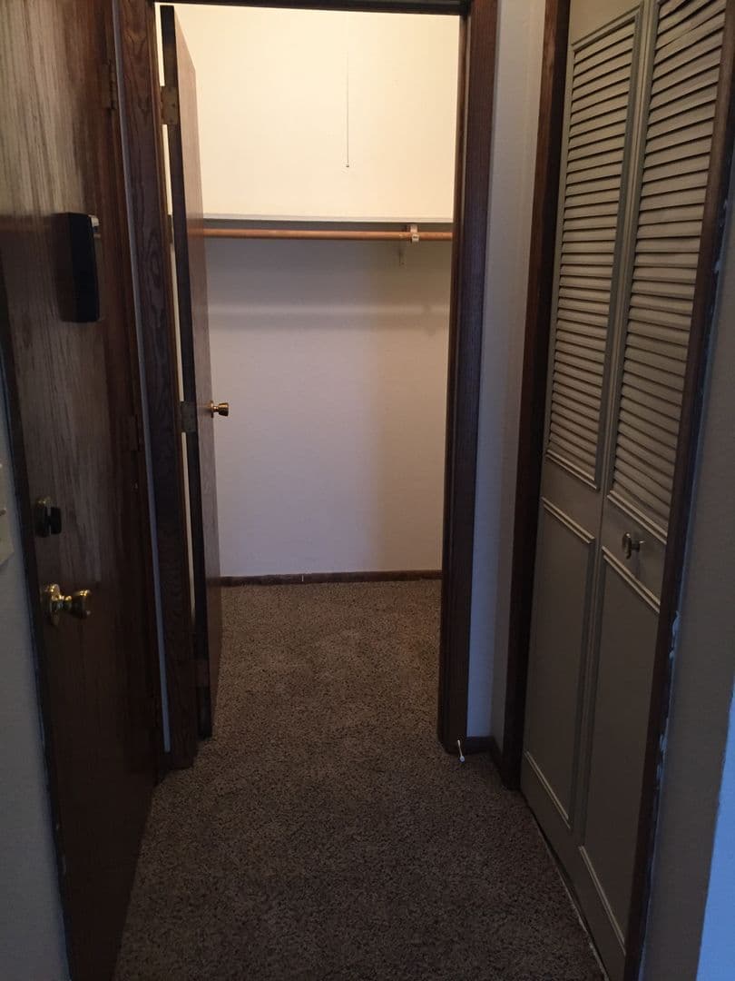 Moorhead Apartment: 1206 27th Ave S