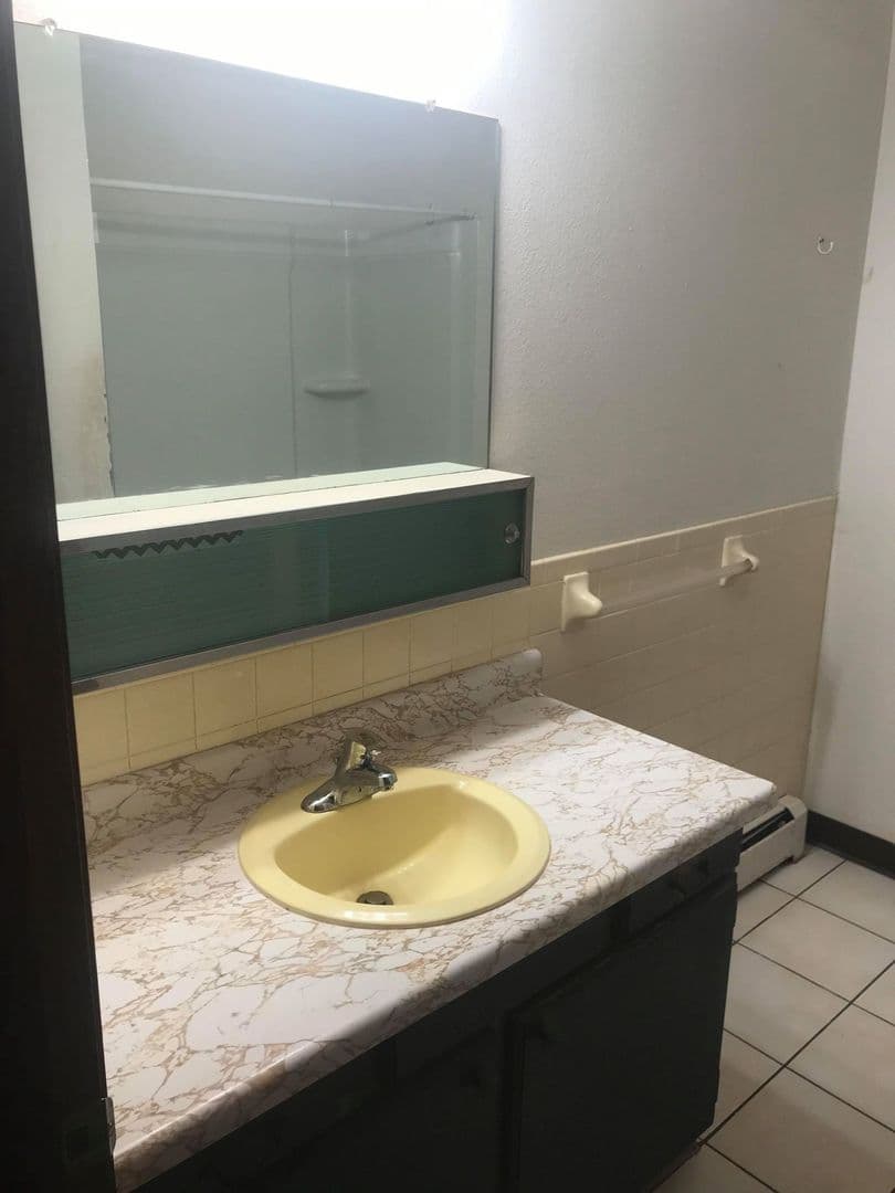 Moorhead Apartment: 1206 27th Ave S