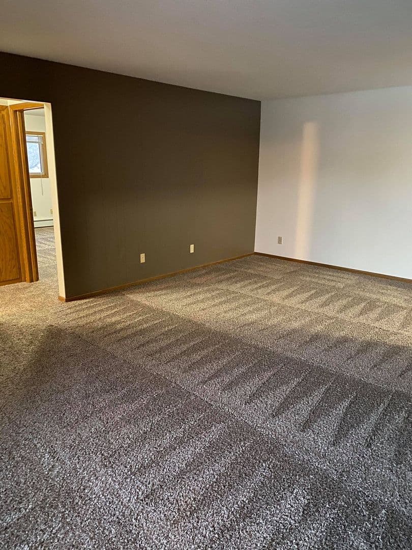 Moorhead Apartment: 2610 11th St S