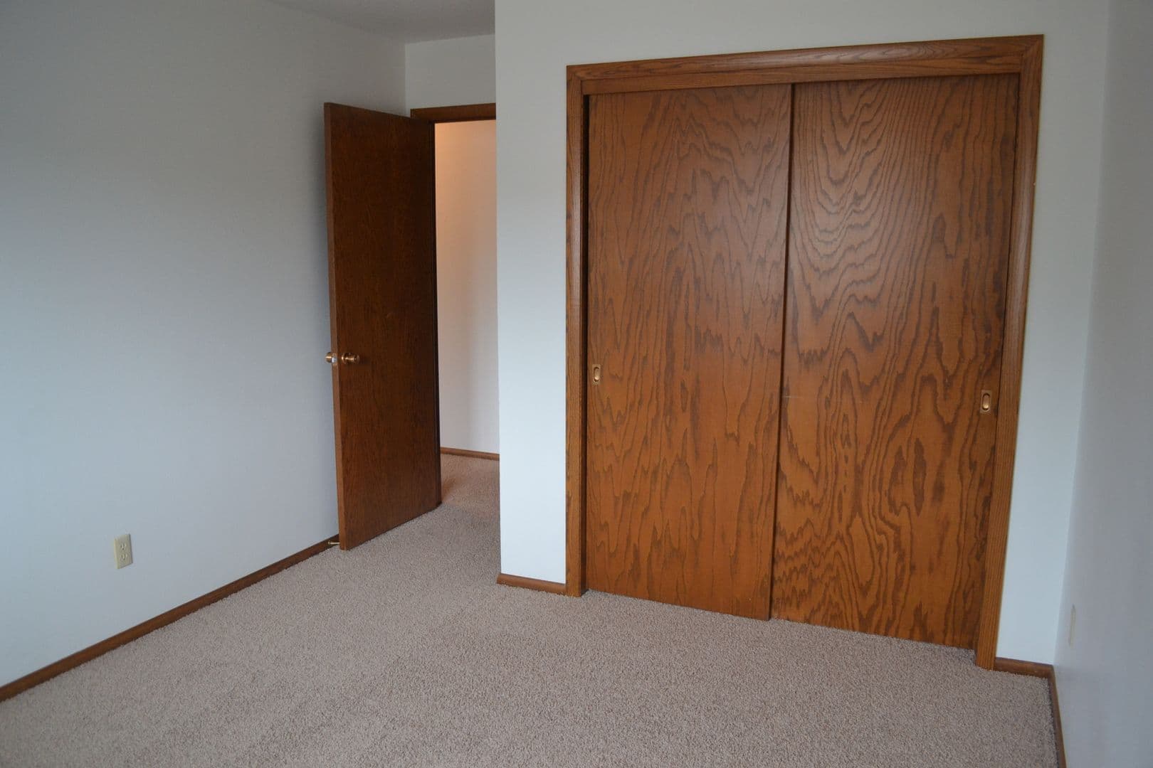 Moorhead Apartment: 517 32nd Ave S