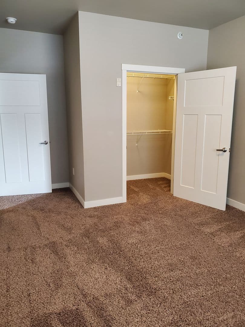 Fargo Apartment: 1632 51st St S