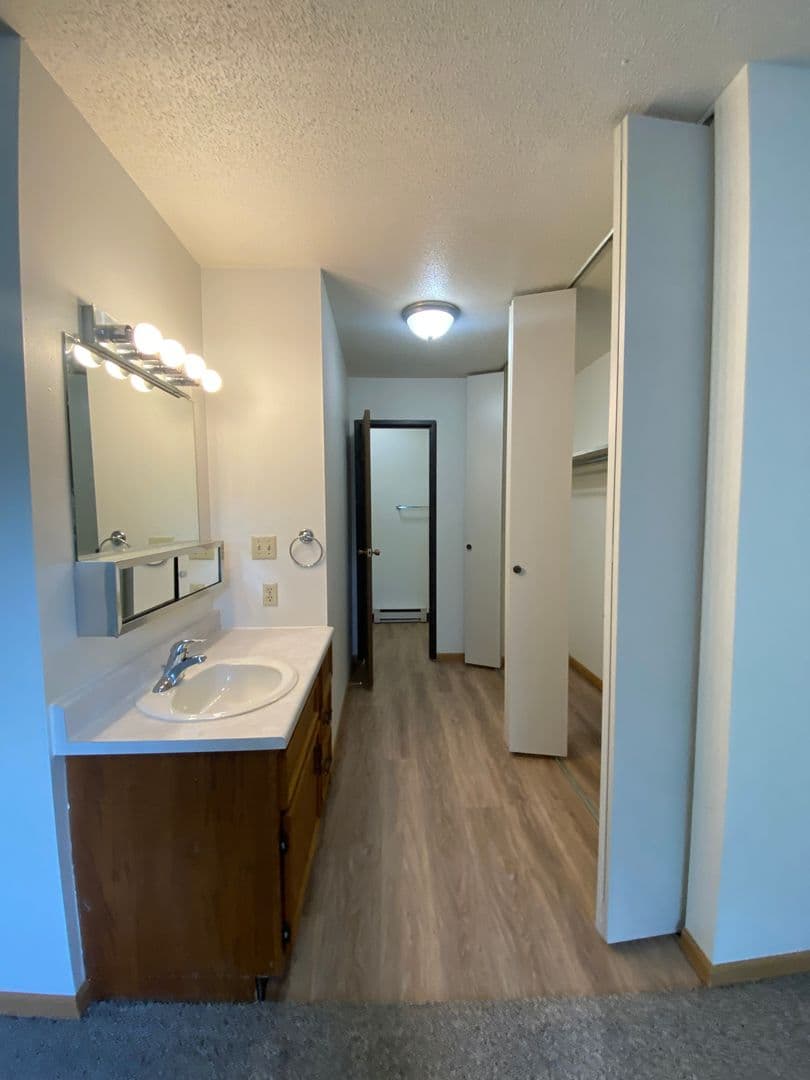 Moorhead Apartment: 1310 28th Ave S