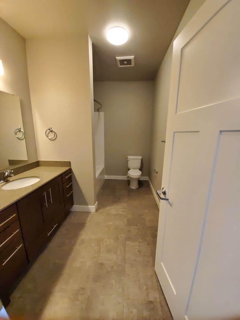 Fargo Apartment: 1632 51st St S
