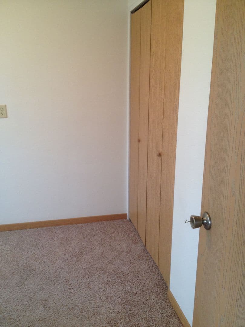 Moorhead Apartment: 2310 10th St S