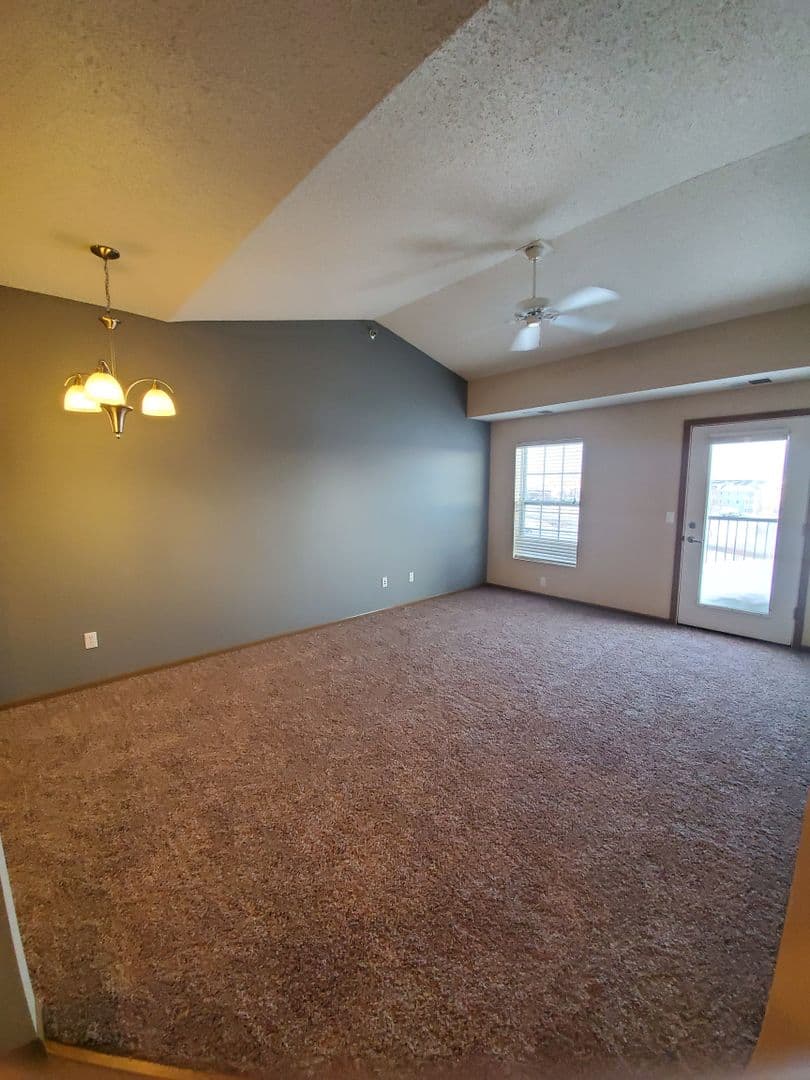 Fargo Apartment: 4955 17th Ave S