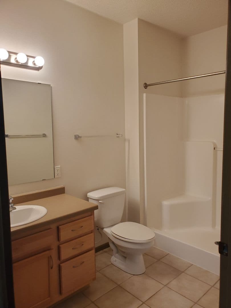 Fargo Apartment: 4955 17th Ave S