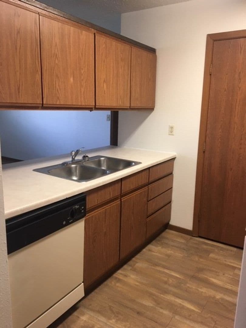 Fargo Apartment: 4602 16th Ave S