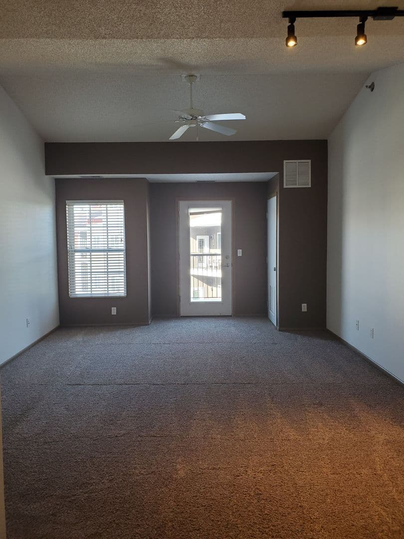 Fargo Apartment: 4955 17th Ave S