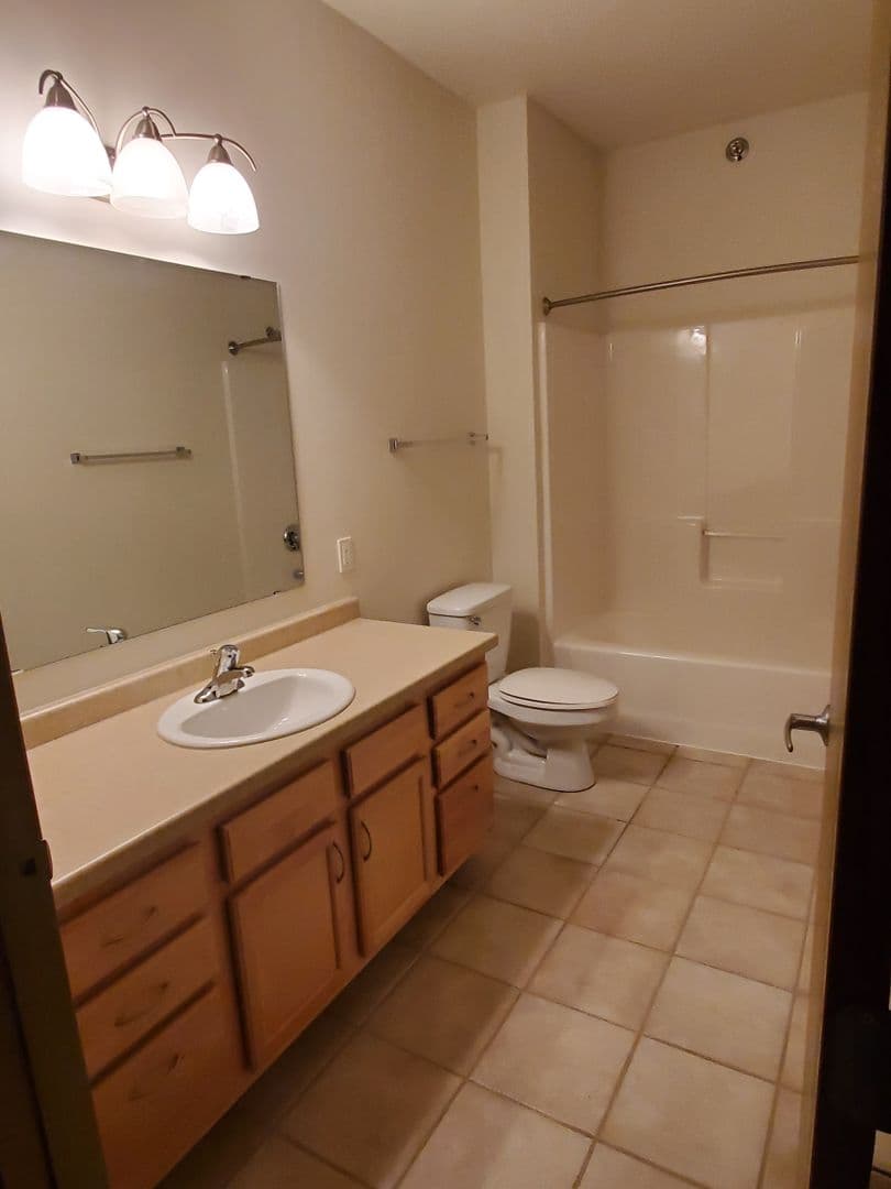 Fargo Apartment: 4955 17th Ave S