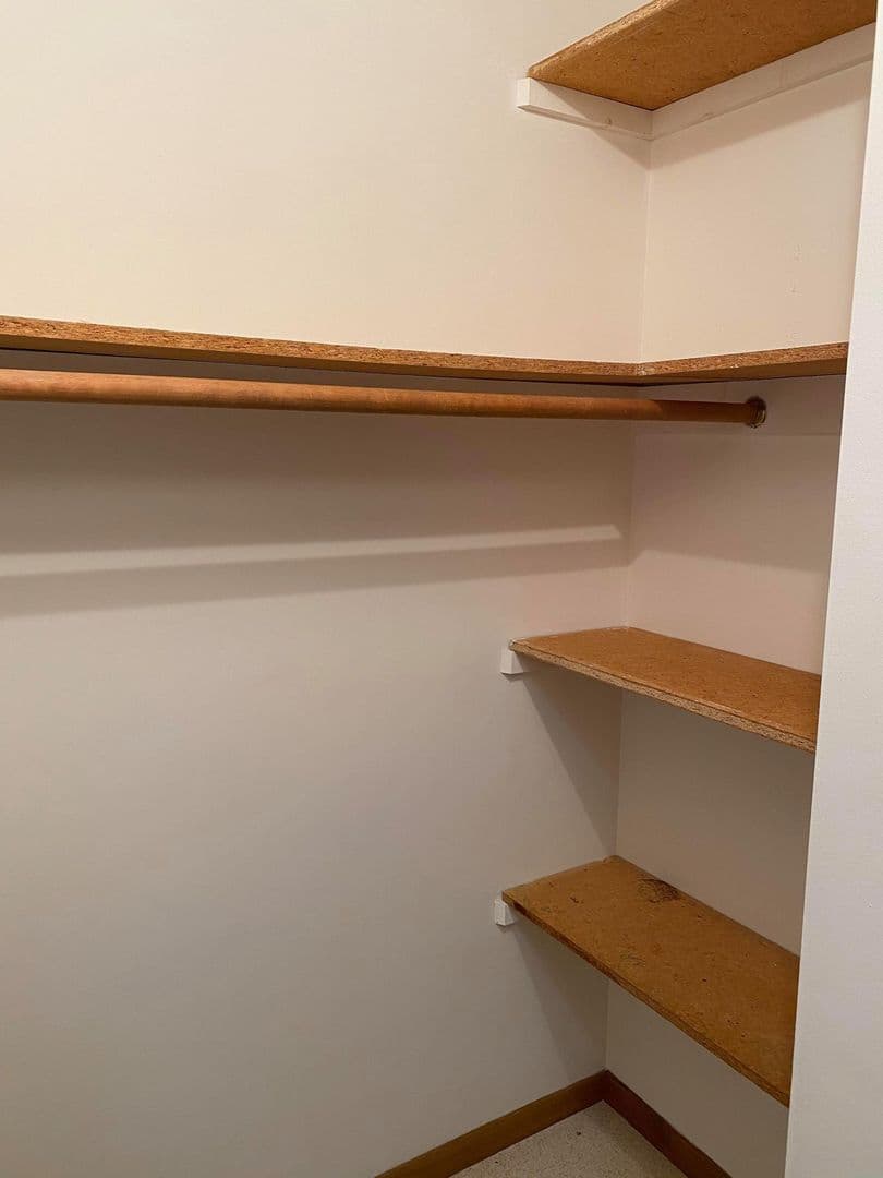 Moorhead Apartment: 2610 11th St S