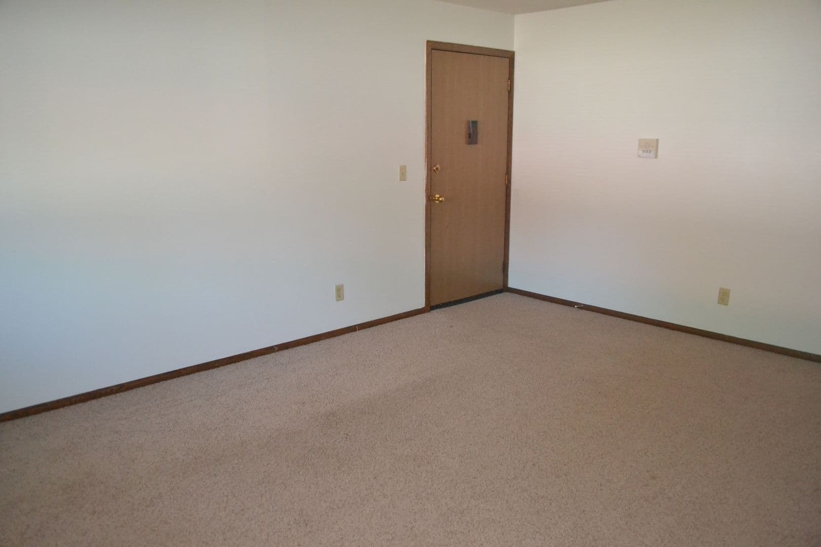 Moorhead Apartment: 1206 27th Ave S