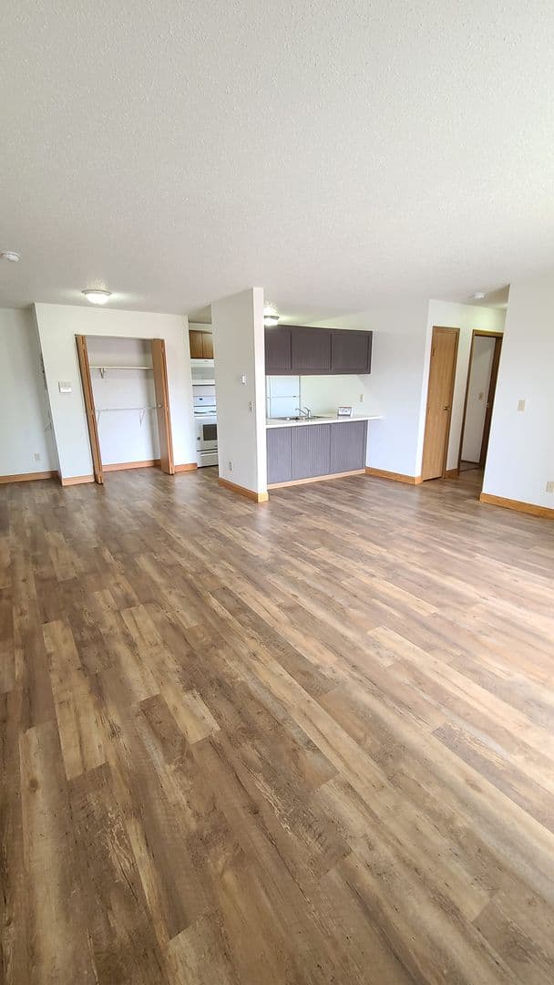 Fargo Apartment: 1602 47th St S