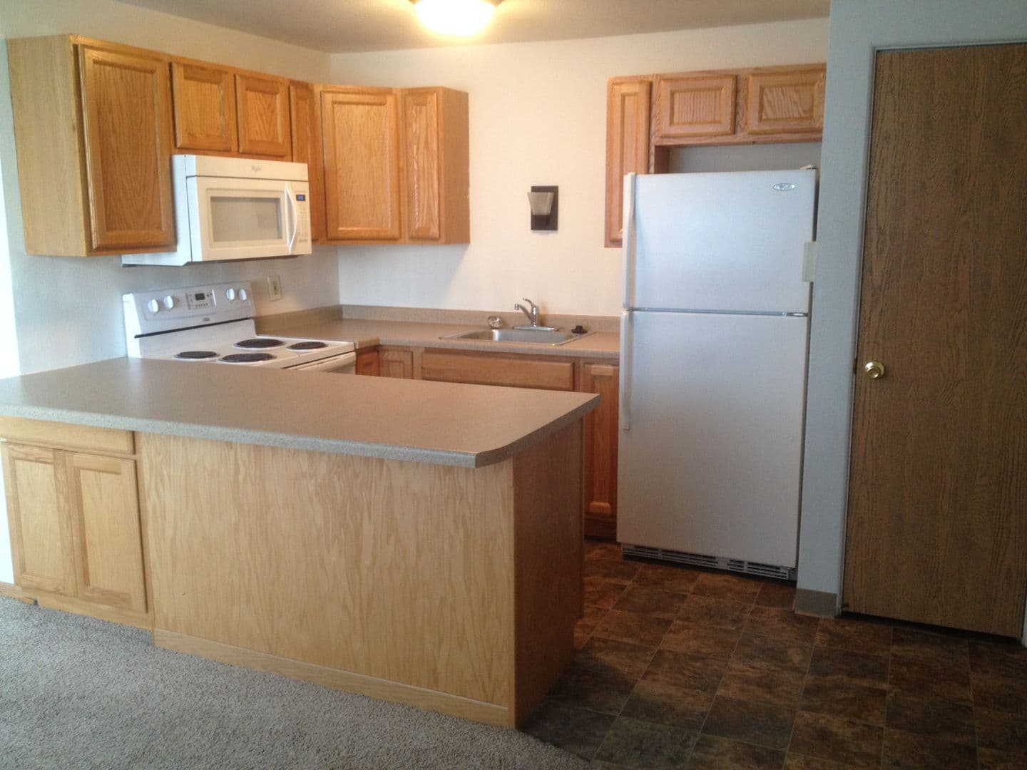 Moorhead Apartment: 2310 10th St S