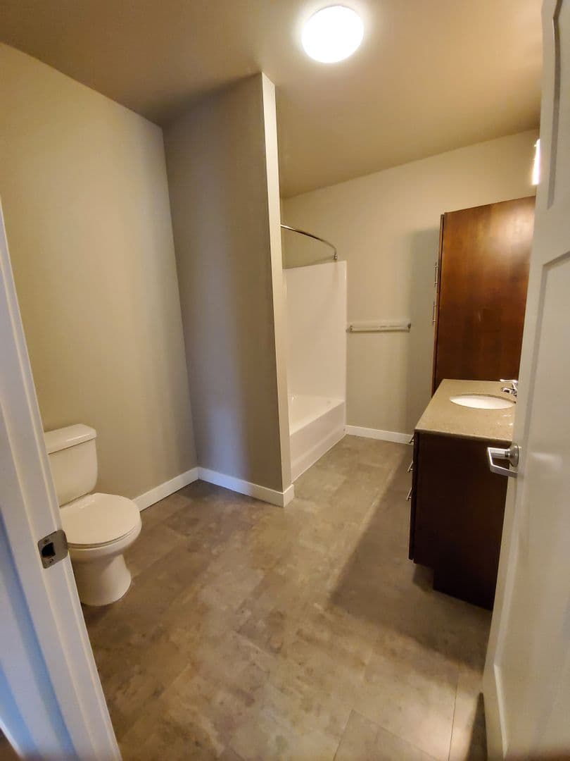 Fargo Apartment: 1632 51st St S