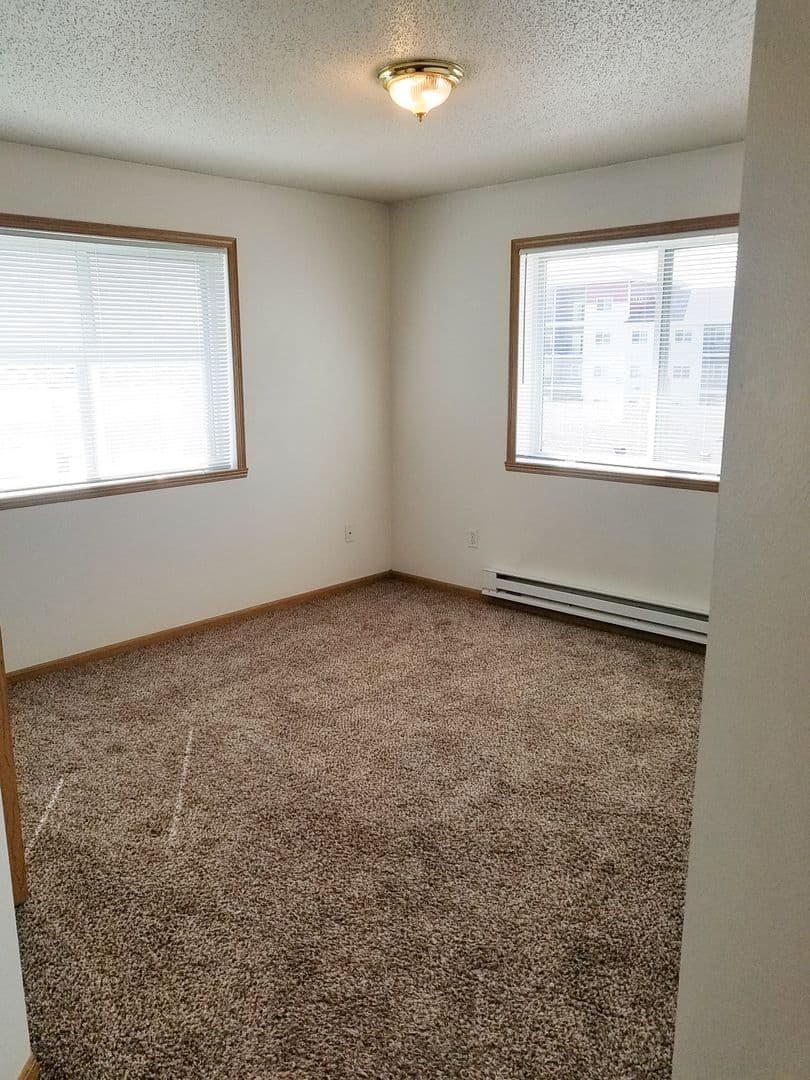 Fargo Apartment: 5002 16th Ave S