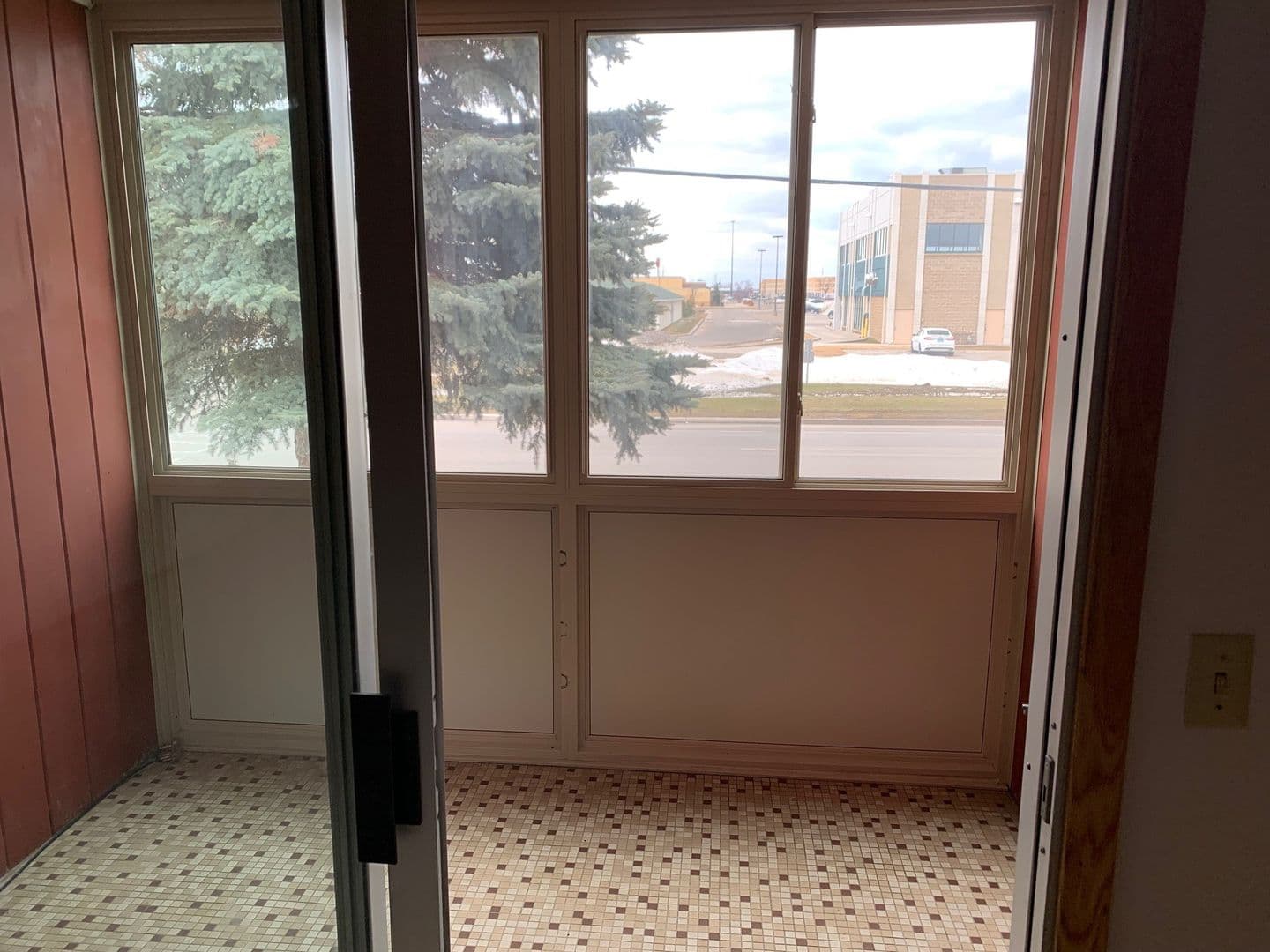 Moorhead Apartment: 924 24th Ave S