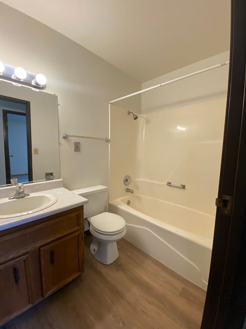 Moorhead Apartment: 1310 28th Ave S