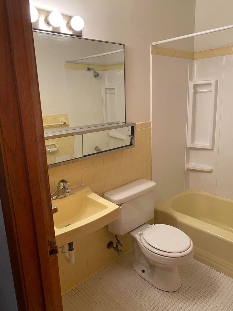 Moorhead Apartment: 924 24th Ave S