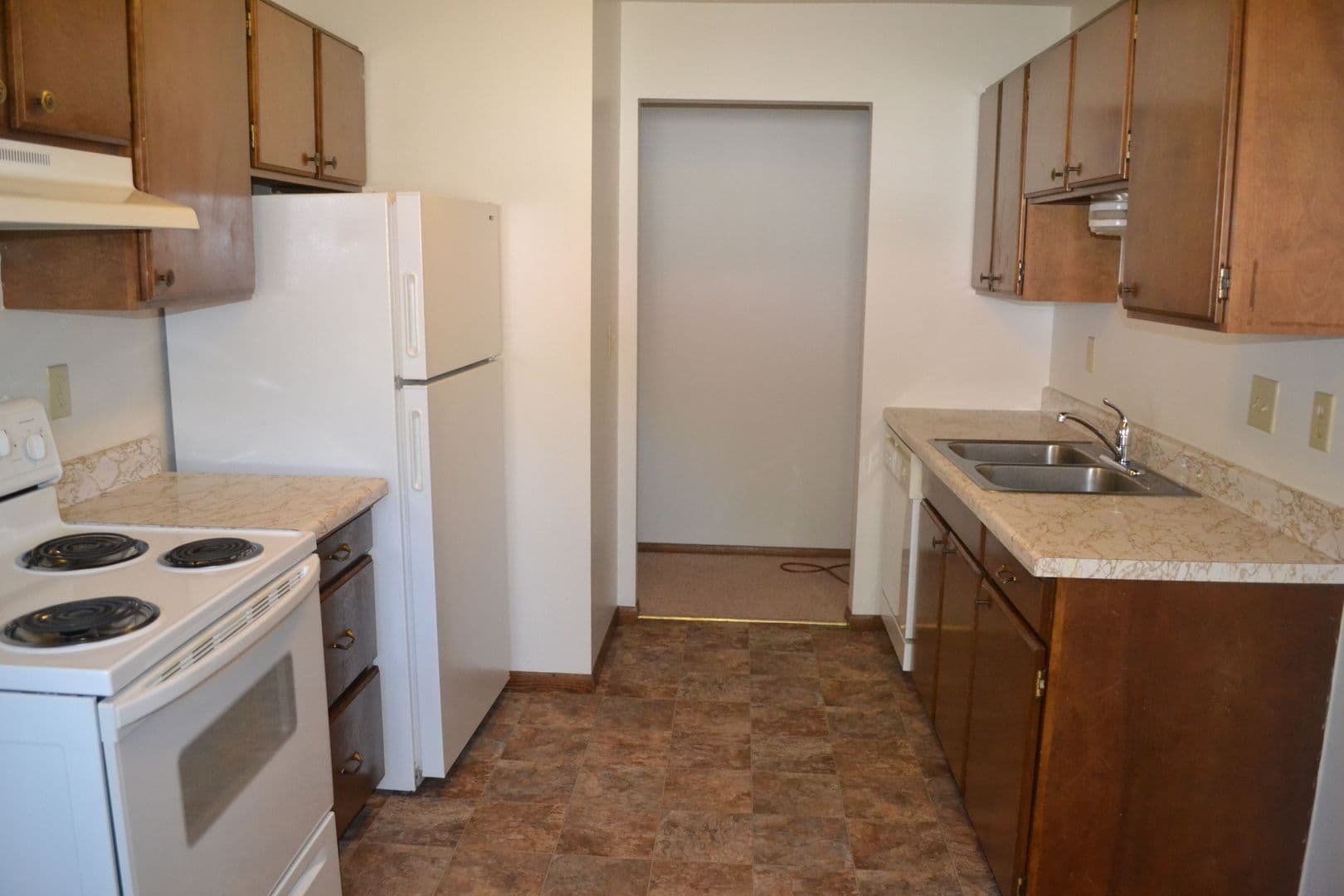 Moorhead Apartment: 1206 27th Ave S