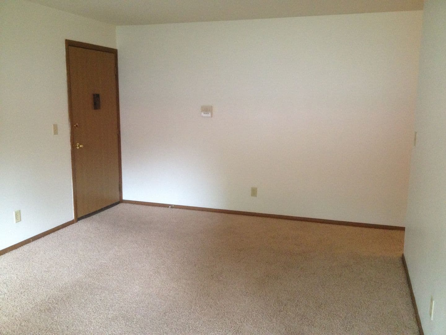 Moorhead Apartment: 1206 27th Ave S