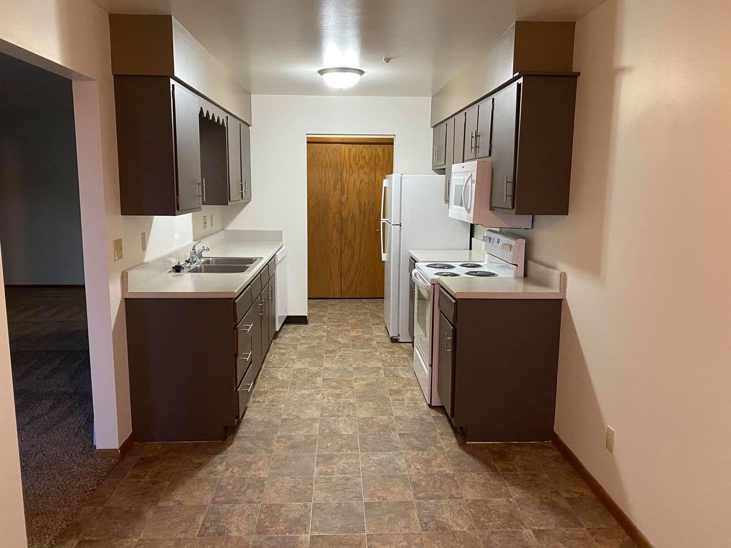 Moorhead Apartment: 2610 11th St S