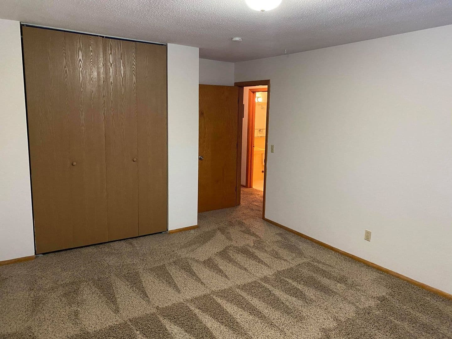 Moorhead Apartment: 924 24th Ave S
