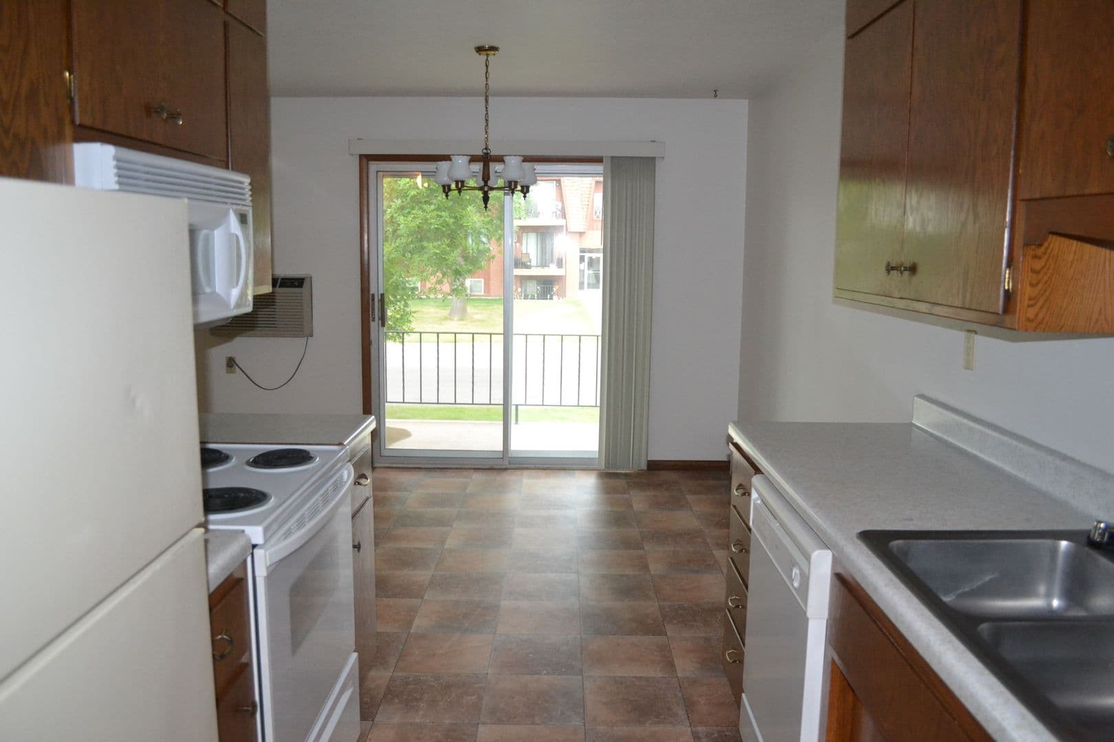 Moorhead Apartment: 517 32nd Ave S