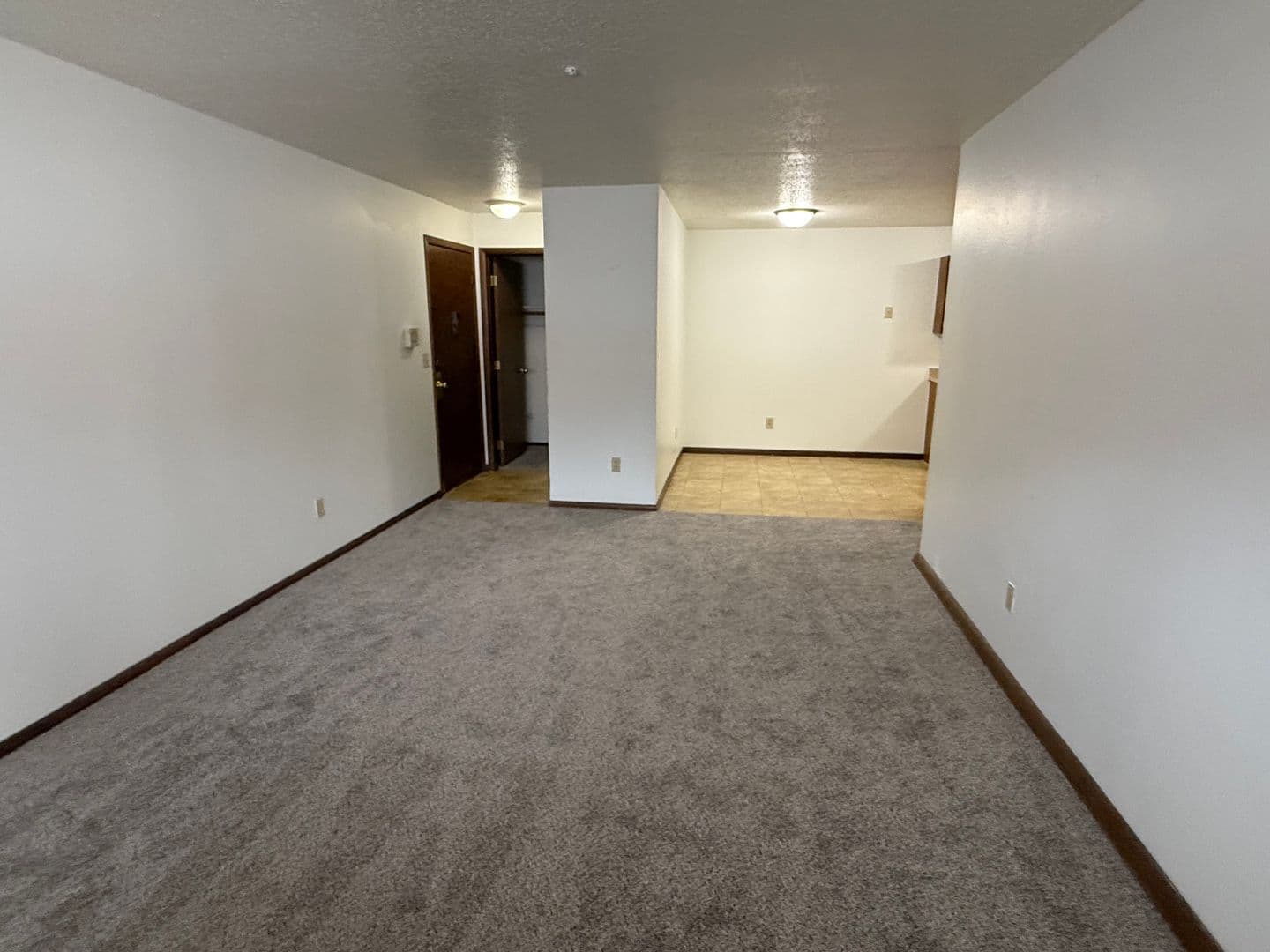 Moorhead Apartment: 1208 27th Ave S