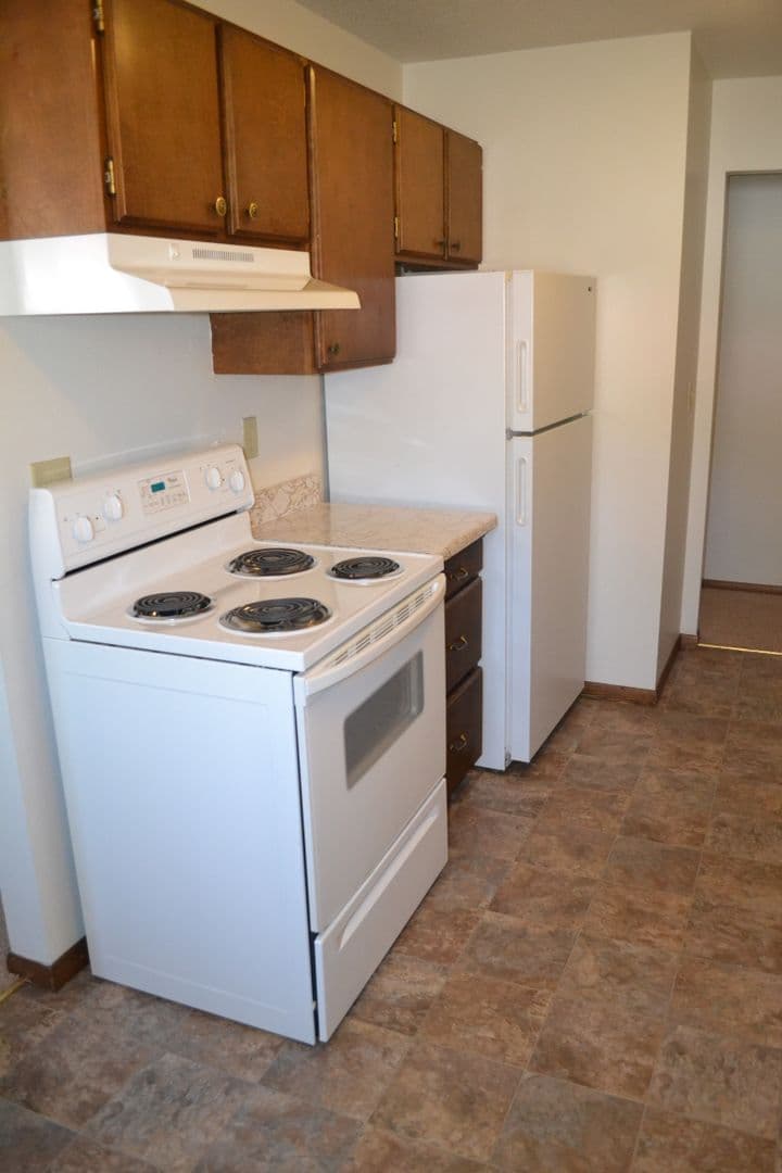 Moorhead Apartment: 1206 27th Ave S