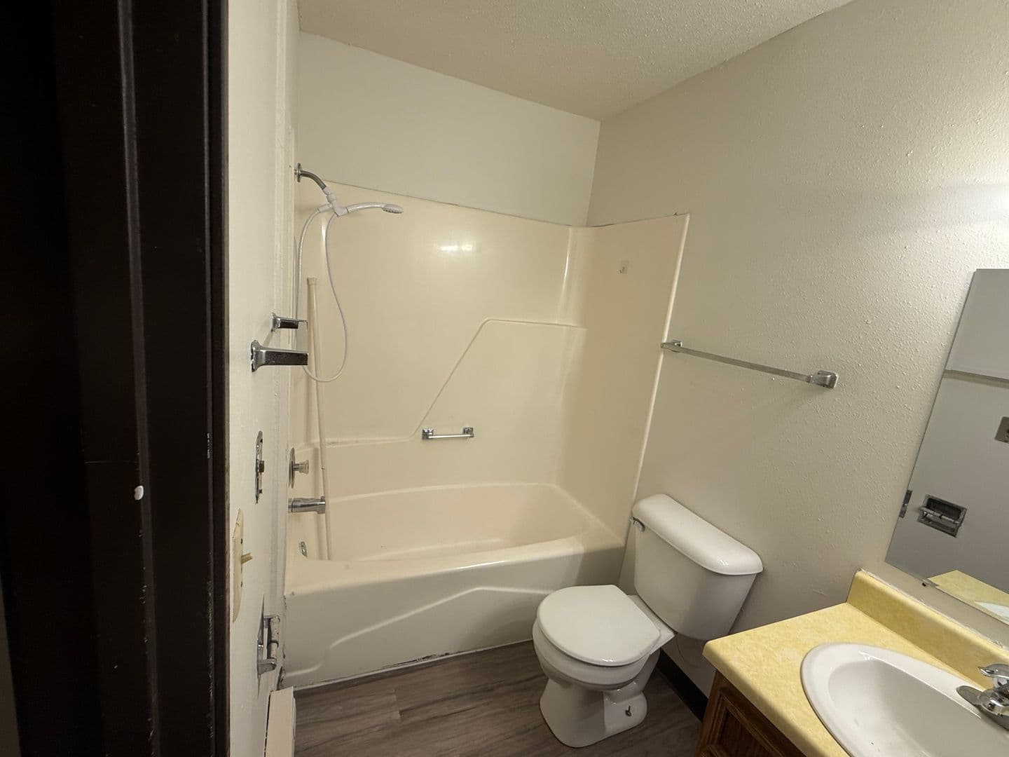 Moorhead Apartment: 1220 28th Ave S