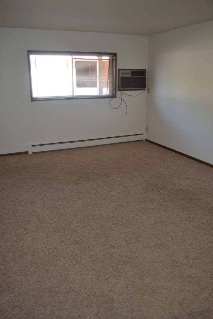 Moorhead Apartment: 1206 27th Ave S