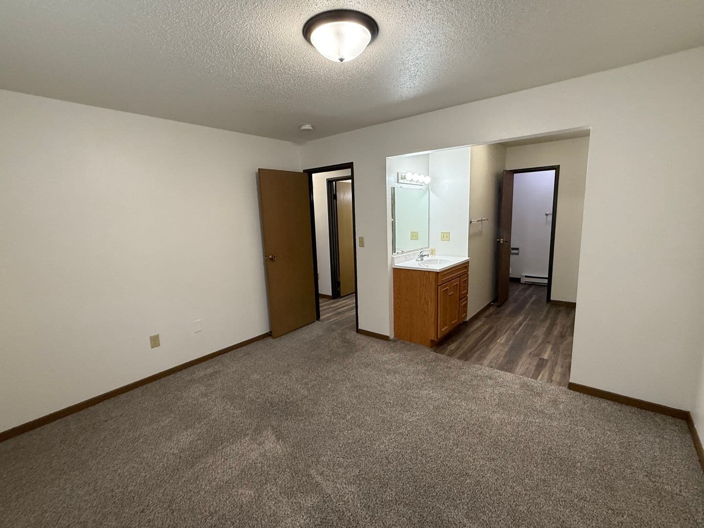 Moorhead Apartment: 1310 28th Ave S