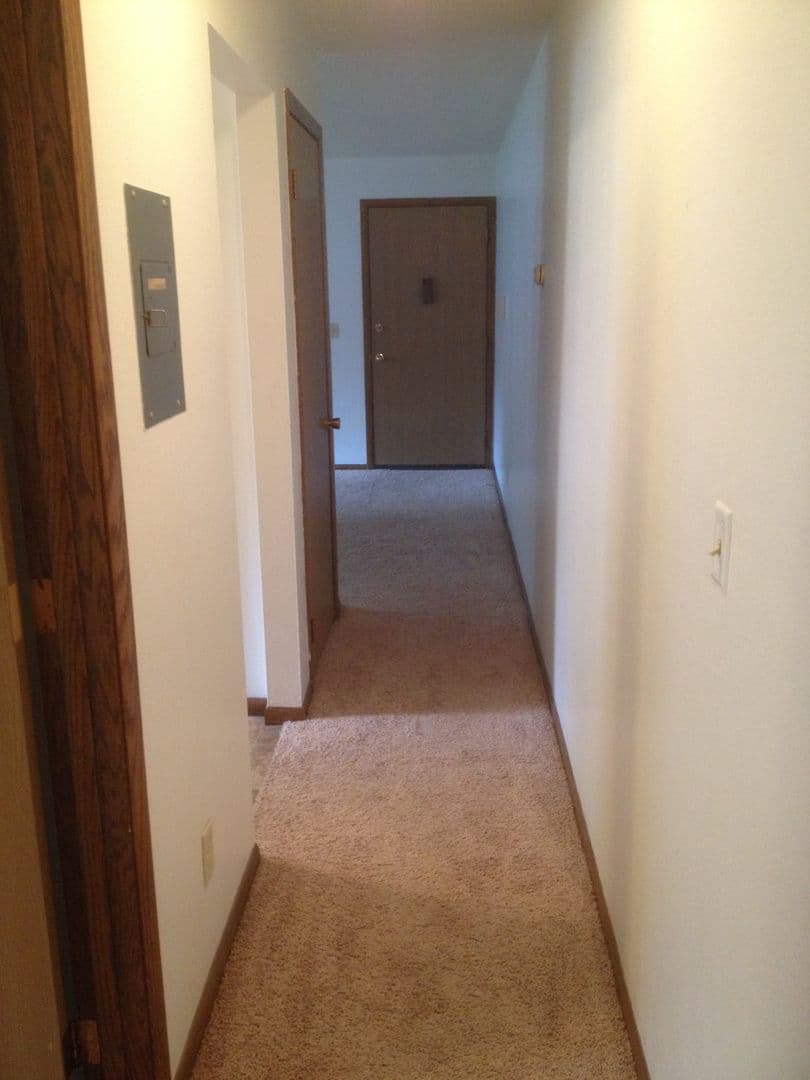 Moorhead Apartment: 1206 27th Ave S