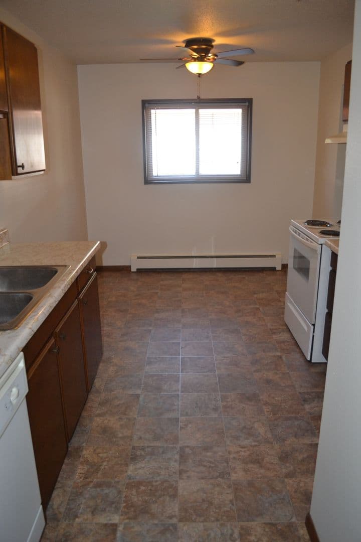 Moorhead Apartment: 1206 27th Ave S